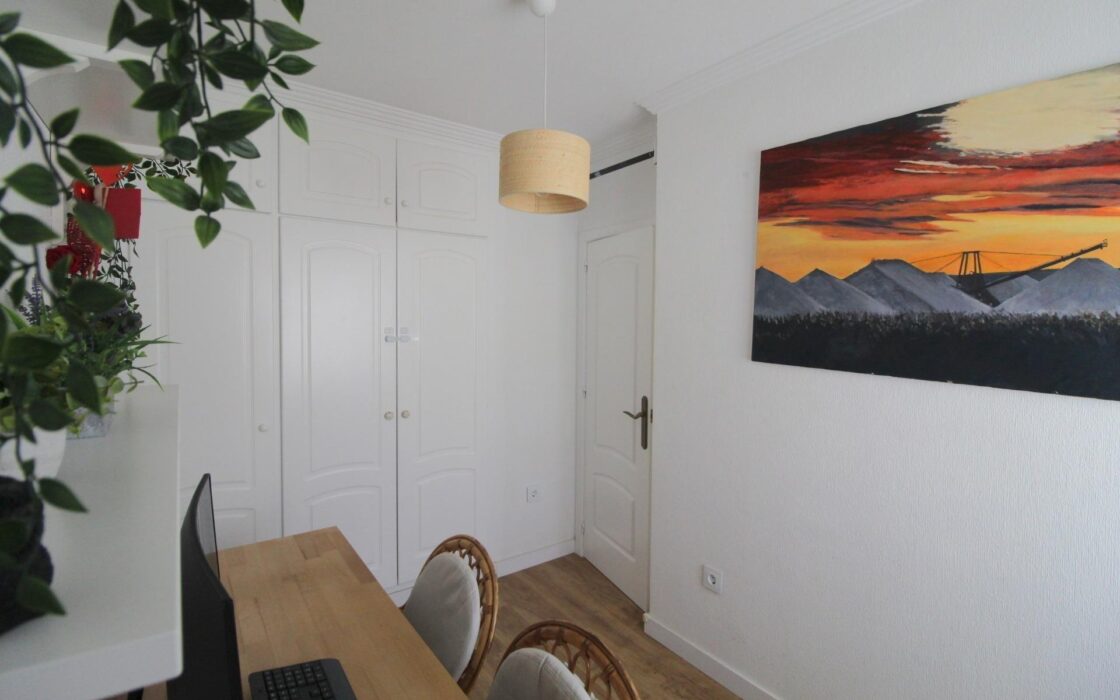 Апартаменты 87 кв.м в Торревьехе у моря с террасой