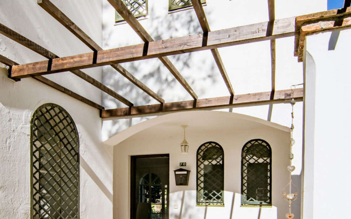 Уютный таунхаус с террасой в Лос Наранхос, 132 кв.м.