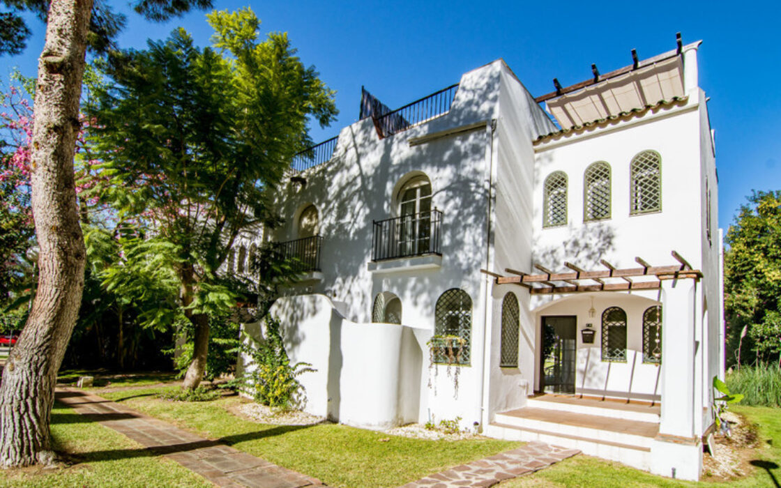 Уютный таунхаус с террасой в Лос Наранхос, 132 кв.м.