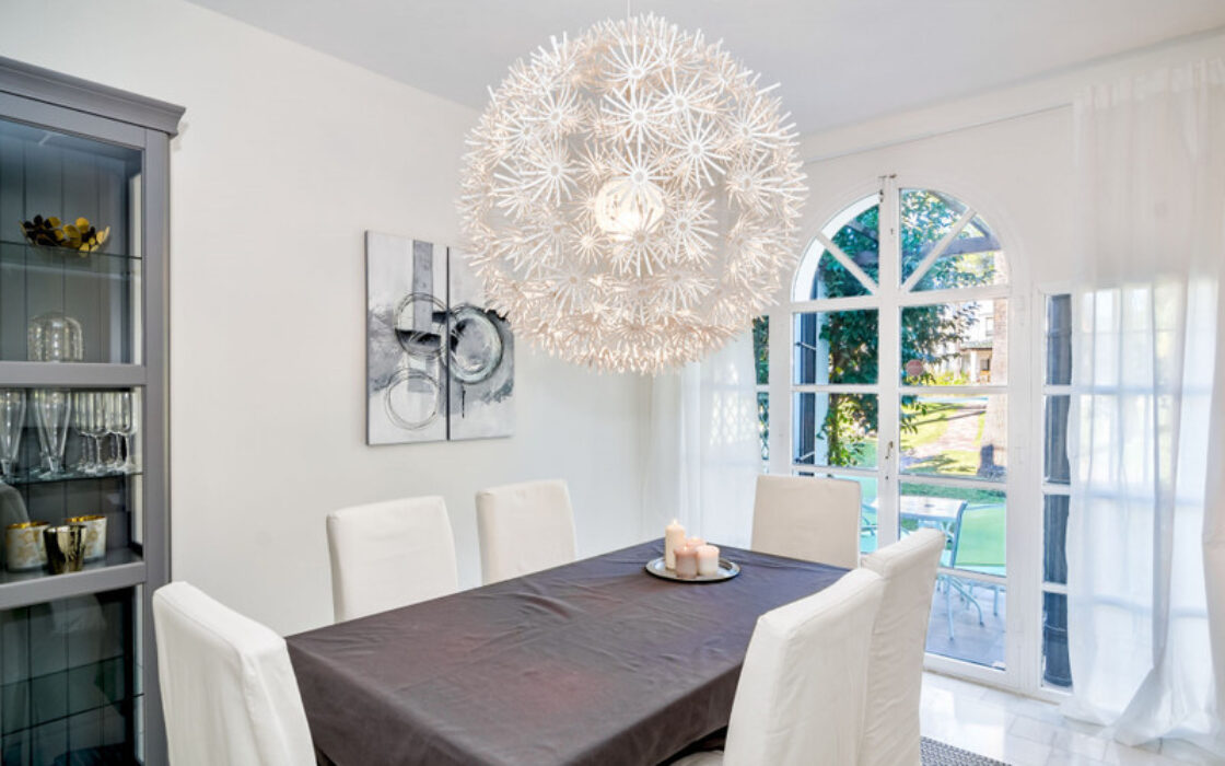 Уютный таунхаус с террасой в Лос Наранхос, 132 кв.м.