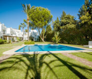 Уютный таунхаус с террасой в Лос Наранхос, 132 кв.м.