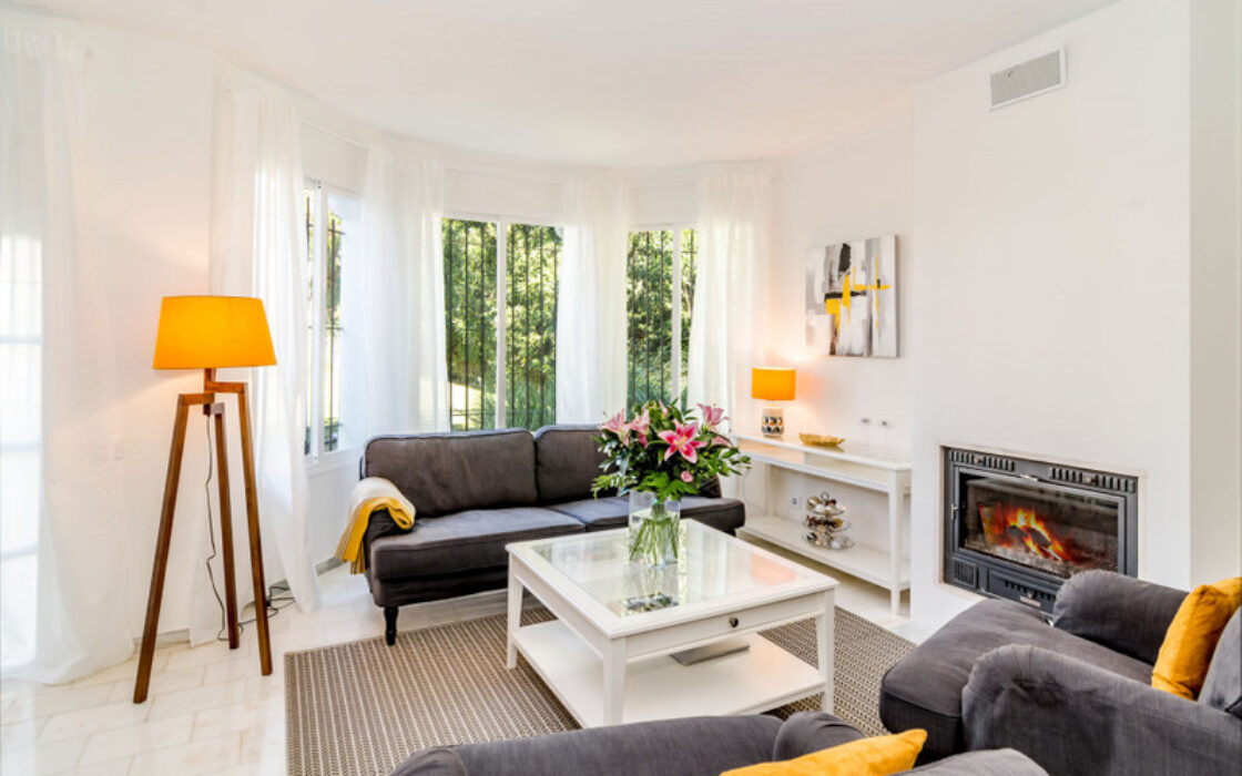 Уютный таунхаус с террасой в Лос Наранхос, 132 кв.м.