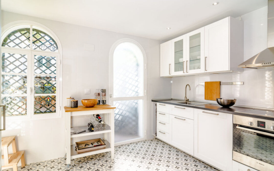 Уютный таунхаус с террасой в Лос Наранхос, 132 кв.м.