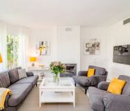 Уютный таунхаус с террасой в Лос Наранхос, 132 кв.м.