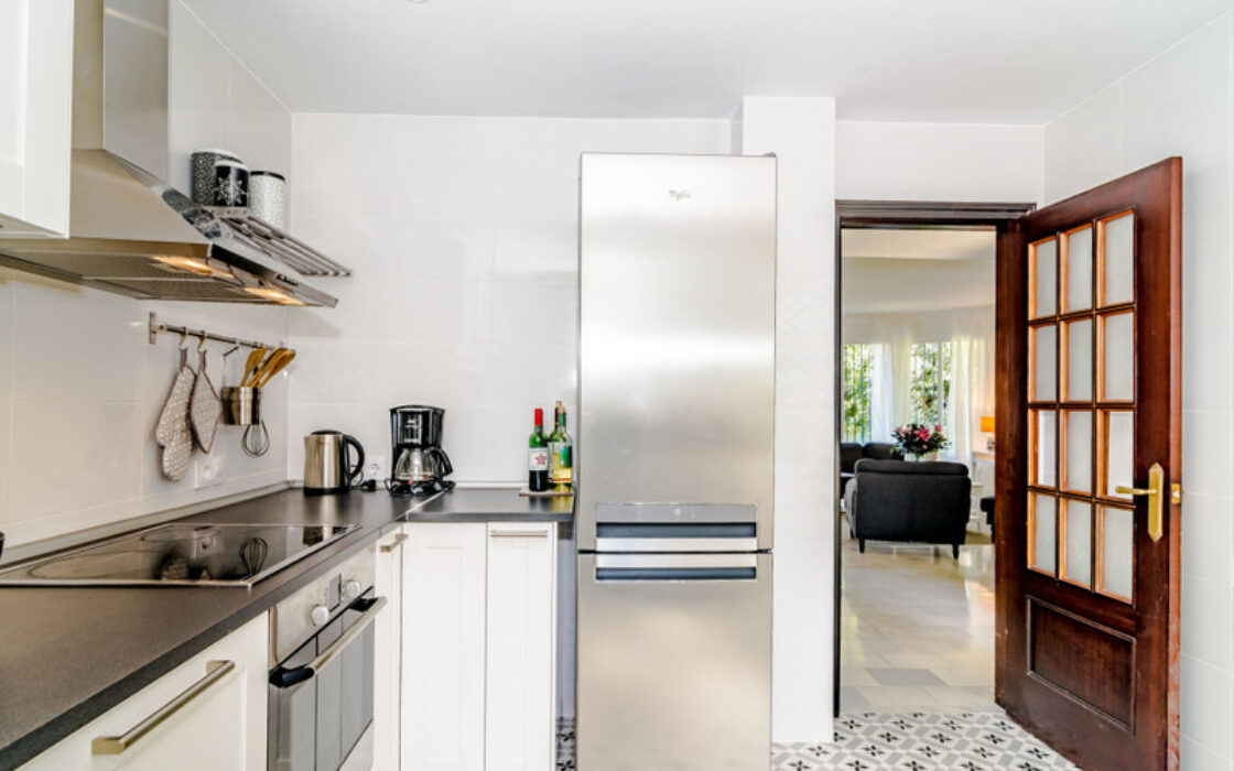 Уютный таунхаус с террасой в Лос Наранхос, 132 кв.м.