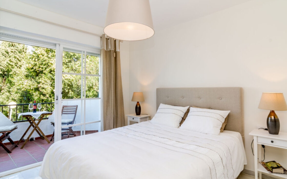 Уютный таунхаус с террасой в Лос Наранхос, 132 кв.м.