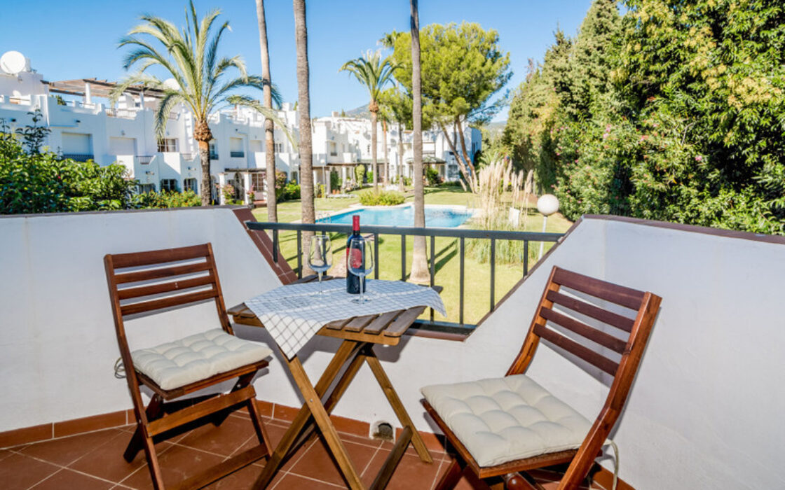 Уютный таунхаус с террасой в Лос Наранхос, 132 кв.м.