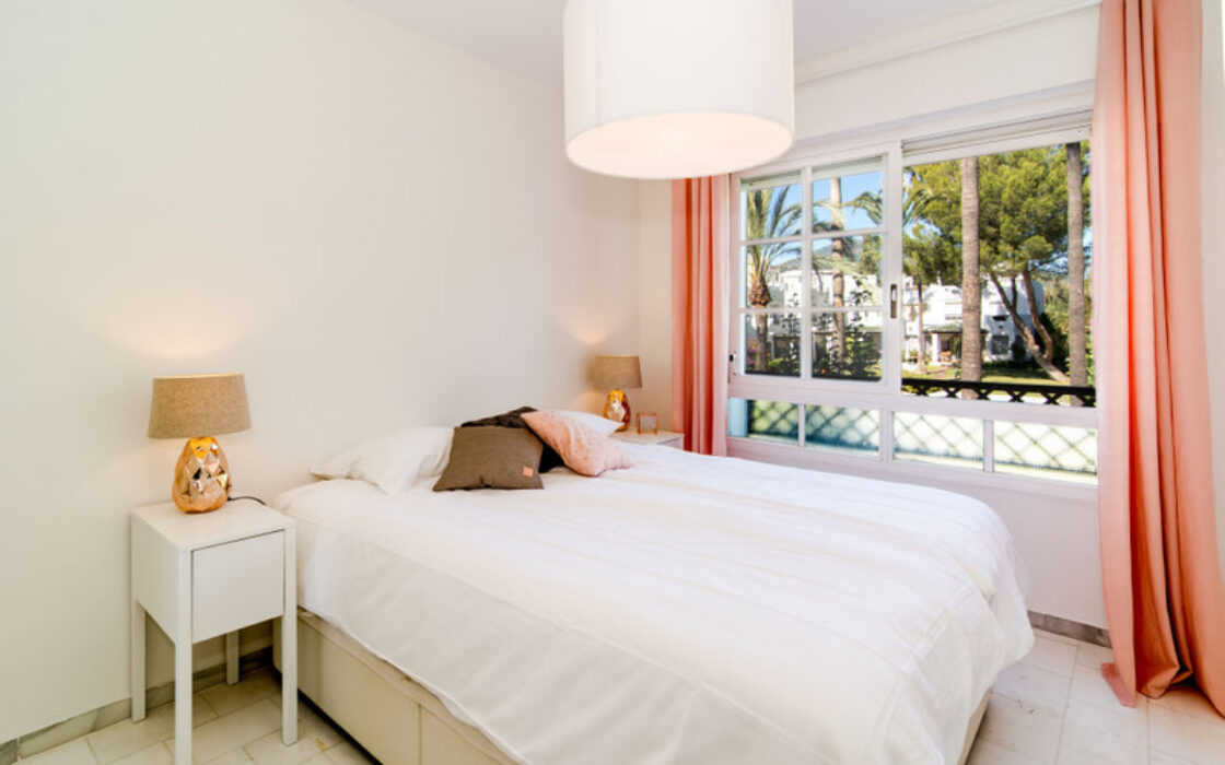 Уютный таунхаус с террасой в Лос Наранхос, 132 кв.м.