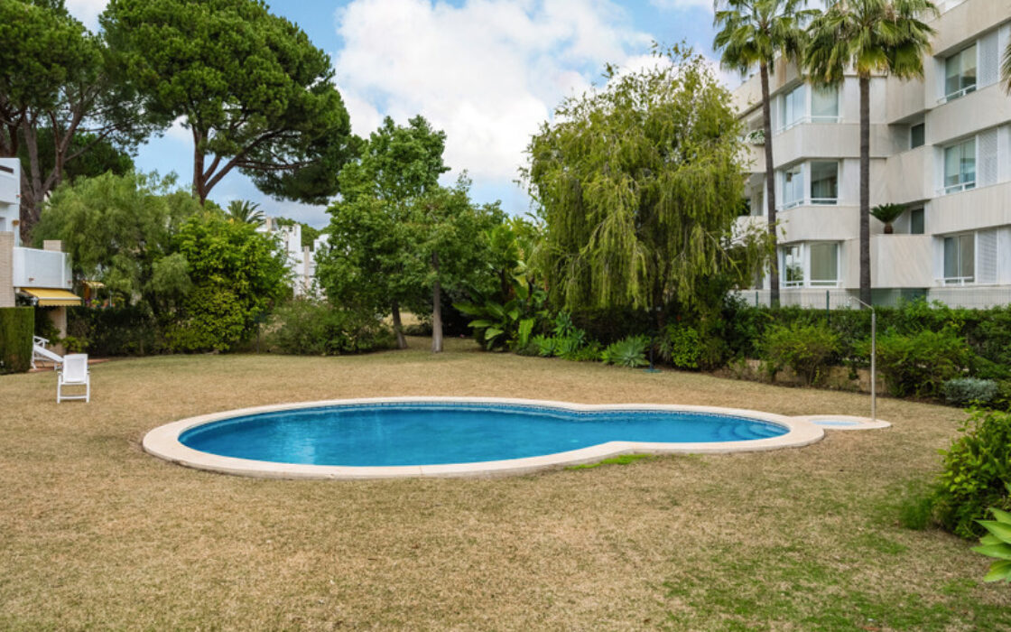 Двухуровневый дуплекс 150 кв.м в Нуэва-Андалусии с террасой