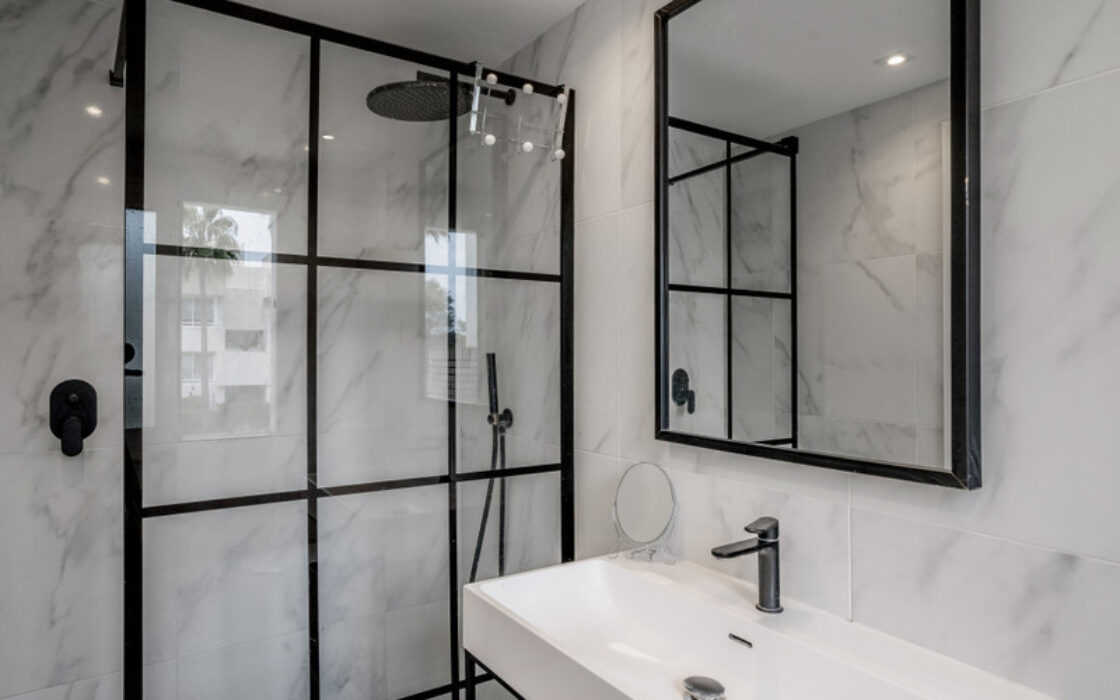 Двухуровневый дуплекс 150 кв.м в Нуэва-Андалусии с террасой