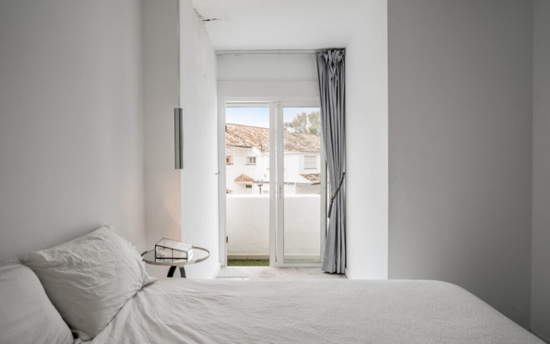 Двухуровневый дуплекс 150 кв.м в Нуэва-Андалусии с террасой