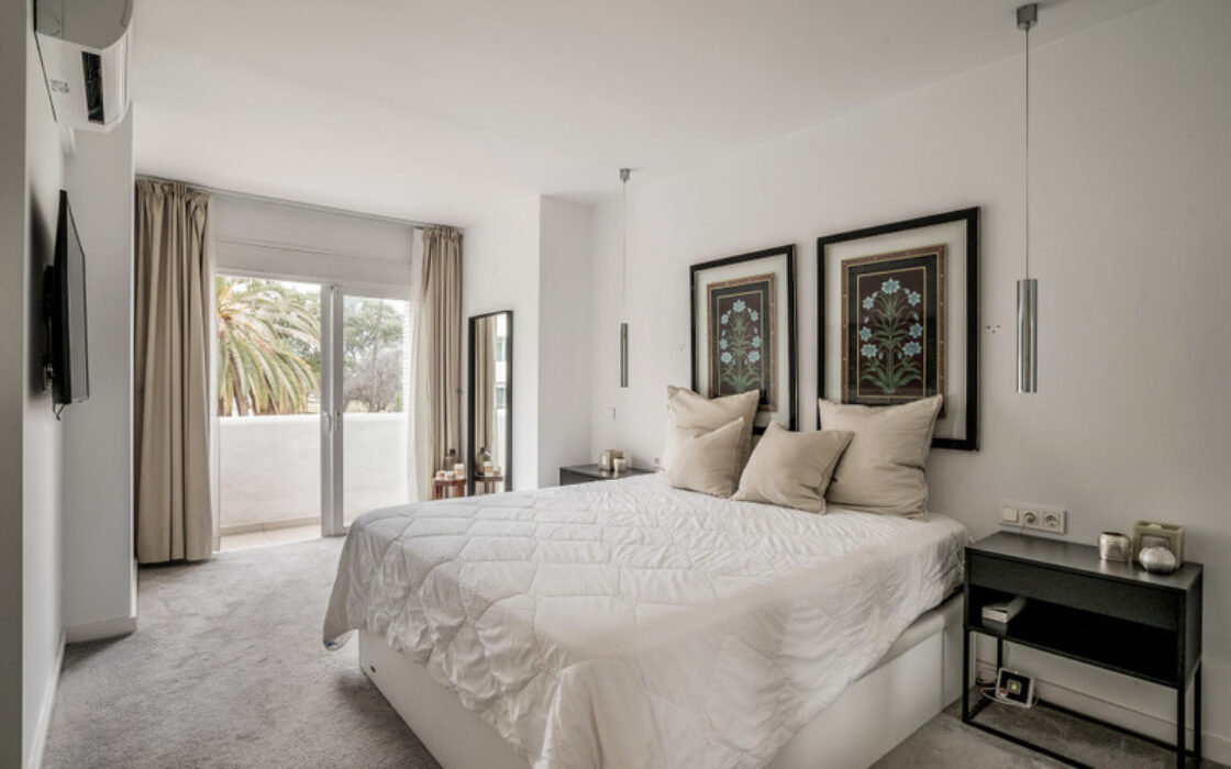 Двухуровневый дуплекс 150 кв.м в Нуэва-Андалусии с террасой