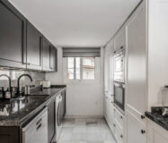 Двухуровневый дуплекс 150 кв.м в Нуэва-Андалусии с террасой