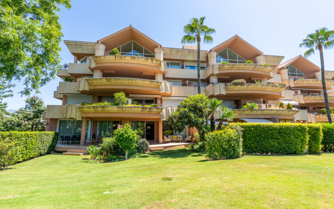 Просторные апартаменты в Новой Андалусии с террасой 194 кв.м