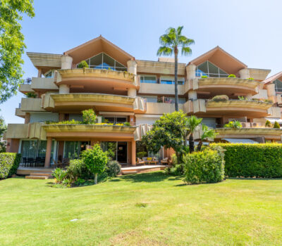 Просторні апартаменти в Новій Андалусії з терасою 194 кв.м