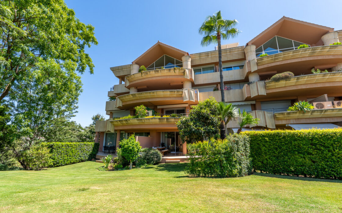 Просторные апартаменты в Новой Андалусии с террасой 194 кв.м