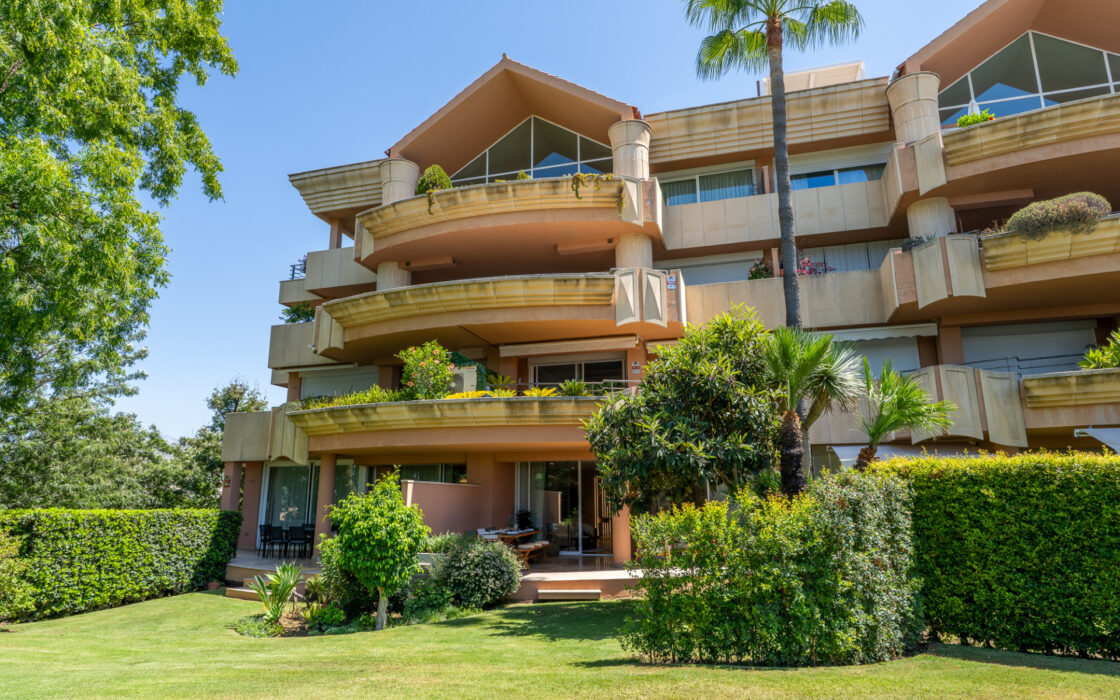 Просторные апартаменты в Новой Андалусии с террасой 194 кв.м