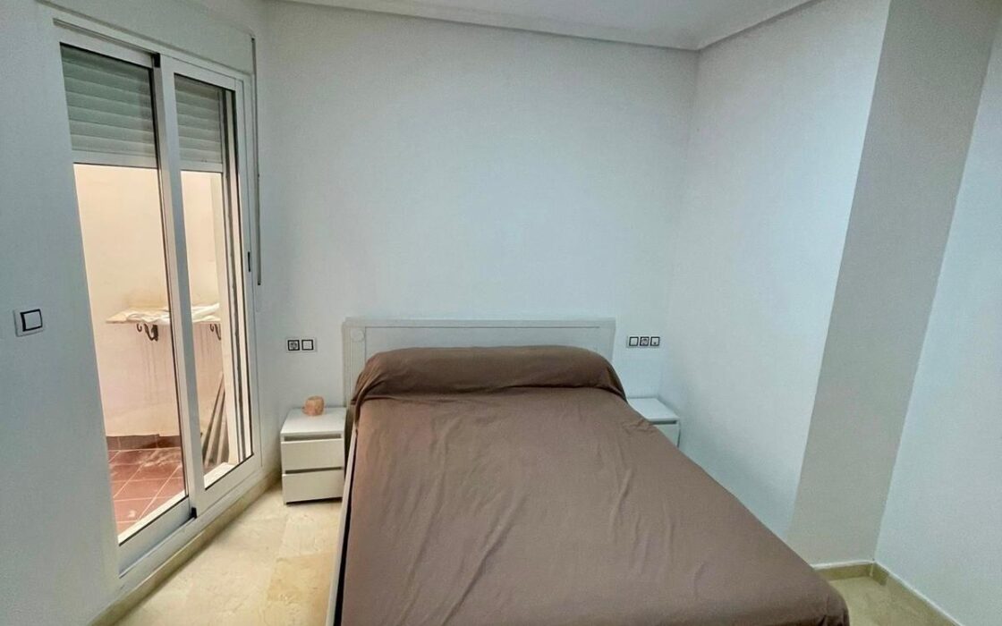 Апартамент в Бенихофаре 108 кв.м з басейном та терасою