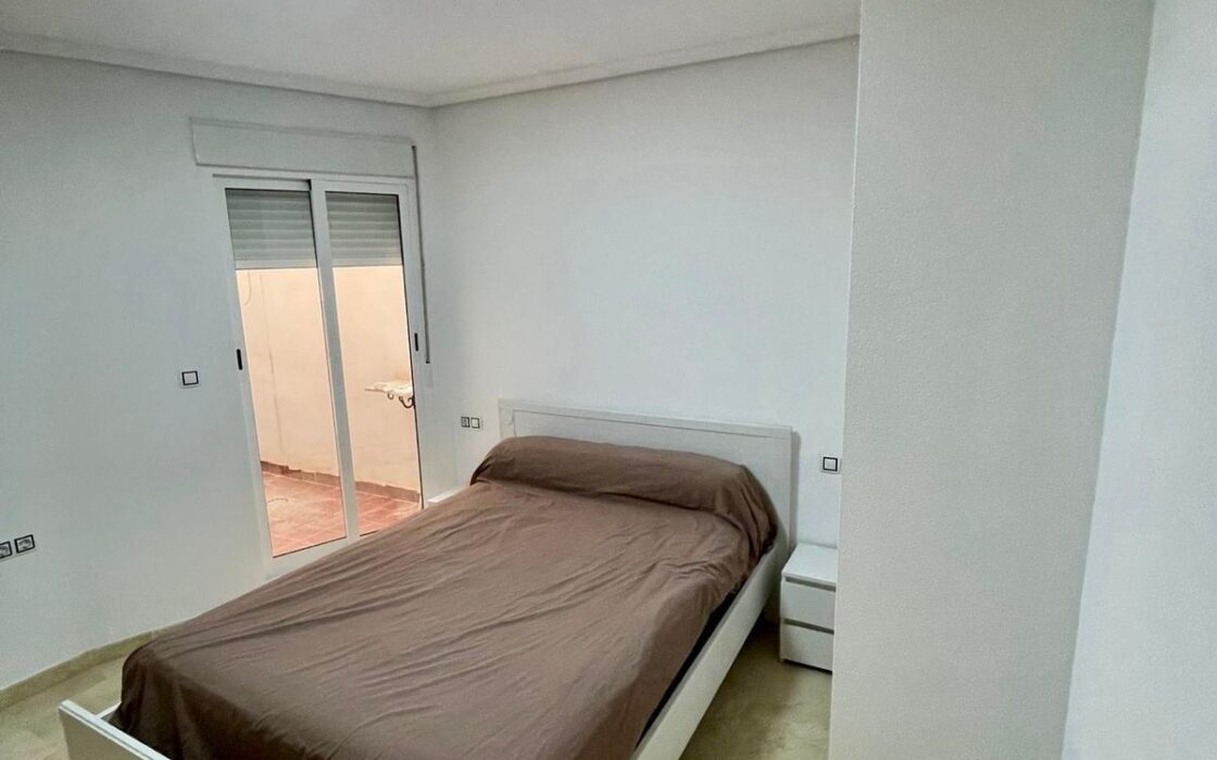 Апартамент в Бенихофаре 108 кв.м з басейном та терасою