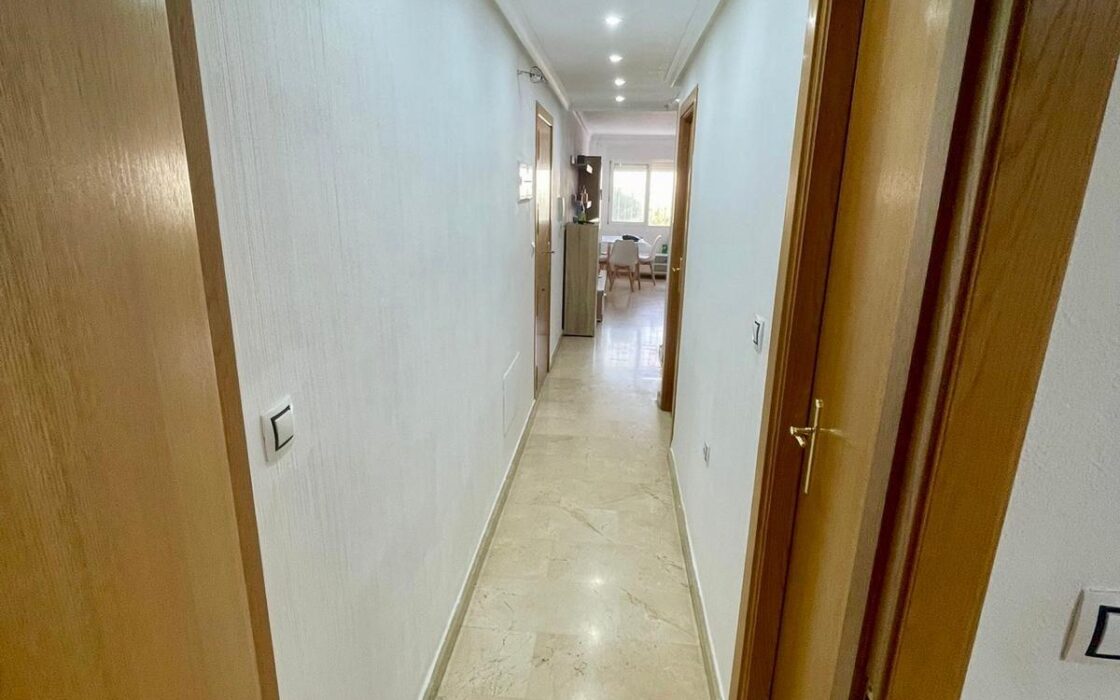 Апартамент в Бенихофаре 108 кв.м з басейном та терасою