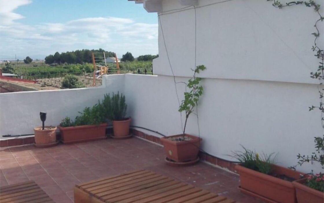 Дом в Альморади 120 кв.м, 5 комнат с зоной барбекю