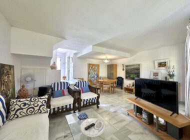 Таунхаус 146 кв.м у пляжа в Касаресе с террасой