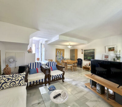 Таунхаус 146 кв.м у пляжа в Касаресе з терасою