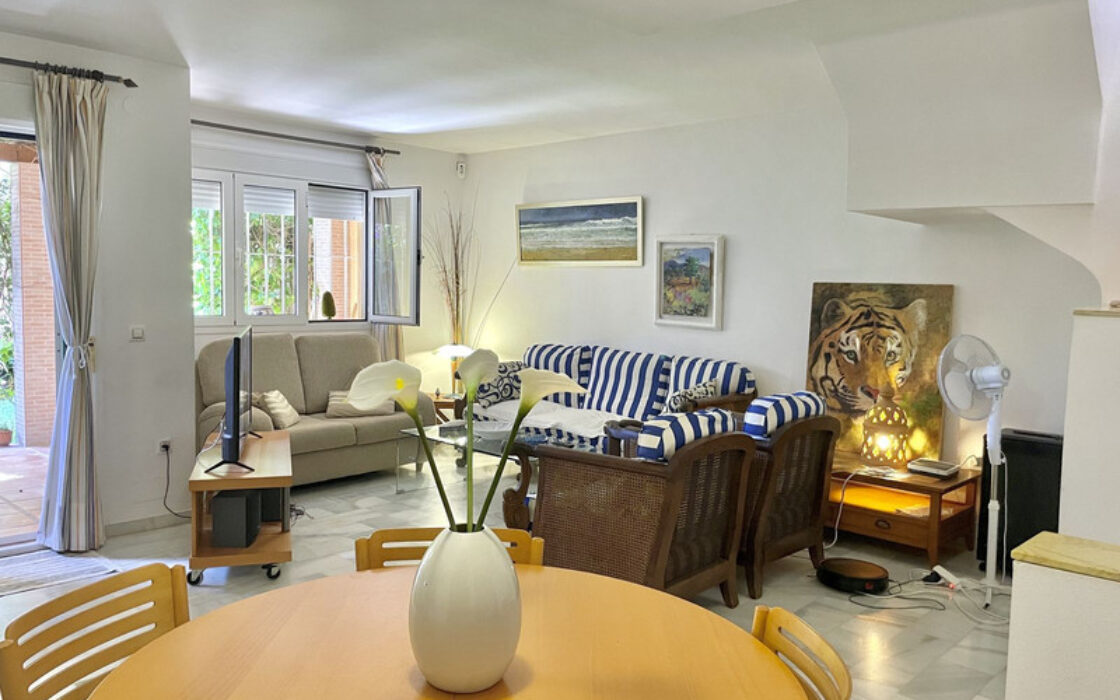 Таунхаус 146 кв.м у пляжа в Касаресе с террасой