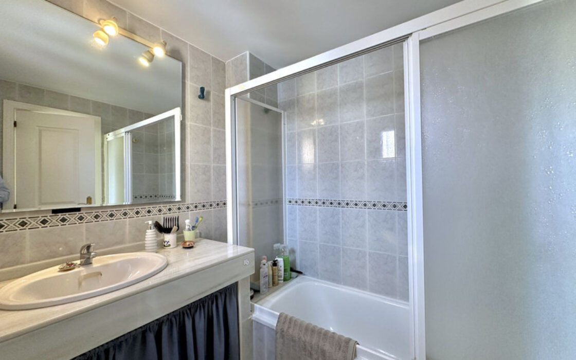 Таунхаус 146 кв.м у пляжа в Касаресе с террасой