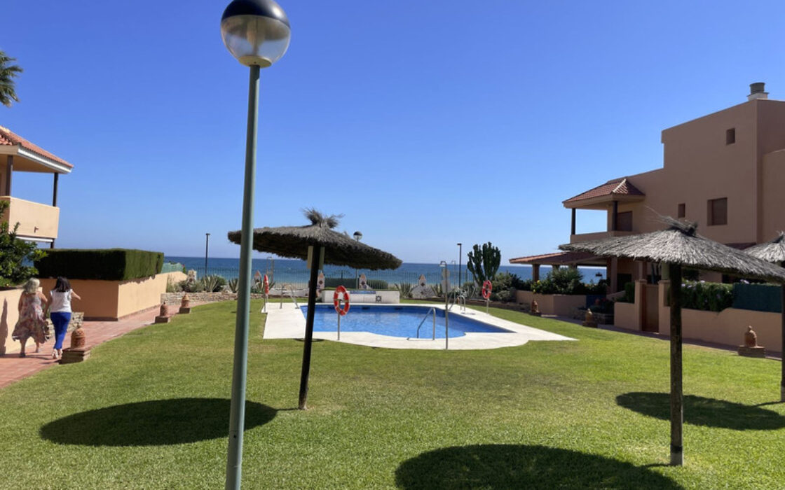 Таунхаус 146 кв.м у пляжа в Касаресе с террасой