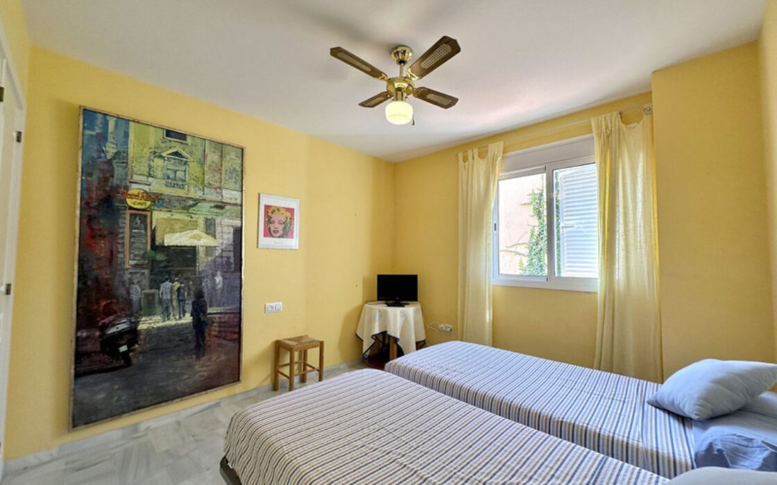 Таунхаус 146 кв.м у пляжа в Касаресе с террасой