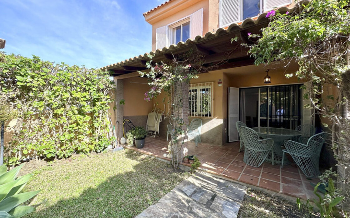 Таунхаус 146 кв.м у пляжа в Касаресе с террасой