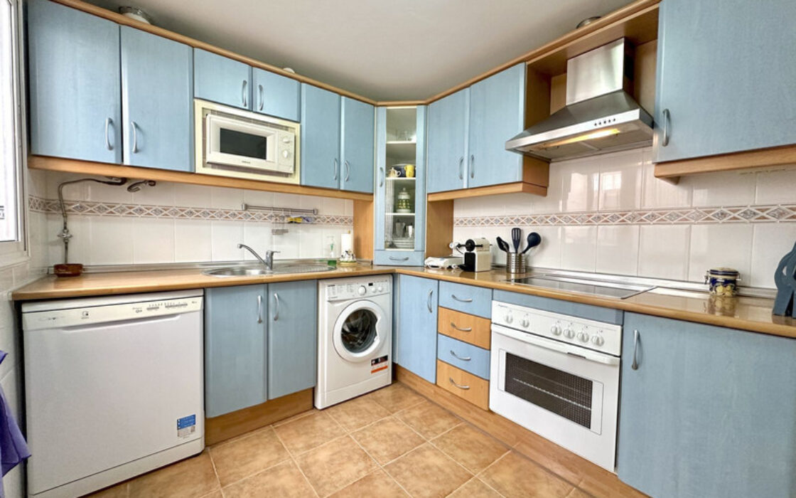 Таунхаус 146 кв.м у пляжа в Касаресе с террасой