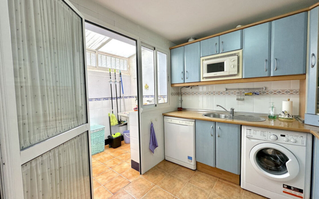 Таунхаус 146 кв.м у пляжа в Касаресе с террасой