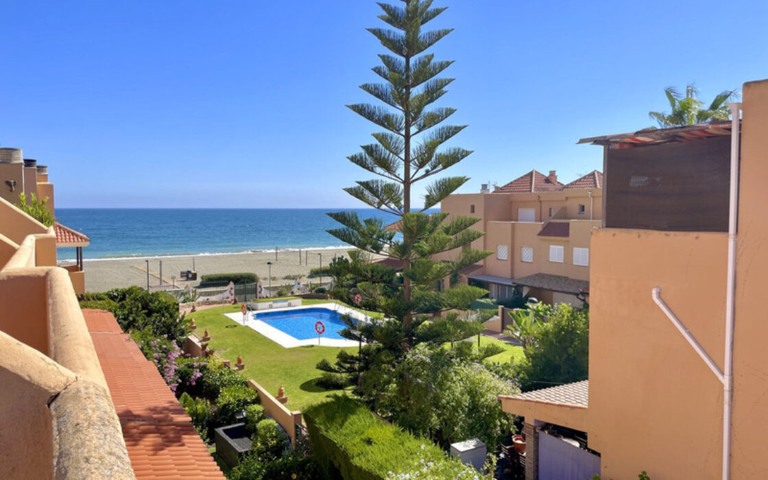 Таунхаус 146 кв.м у пляжа в Касаресе с террасой