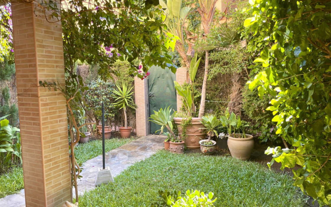 Таунхаус 146 кв.м у пляжа в Касаресе с террасой