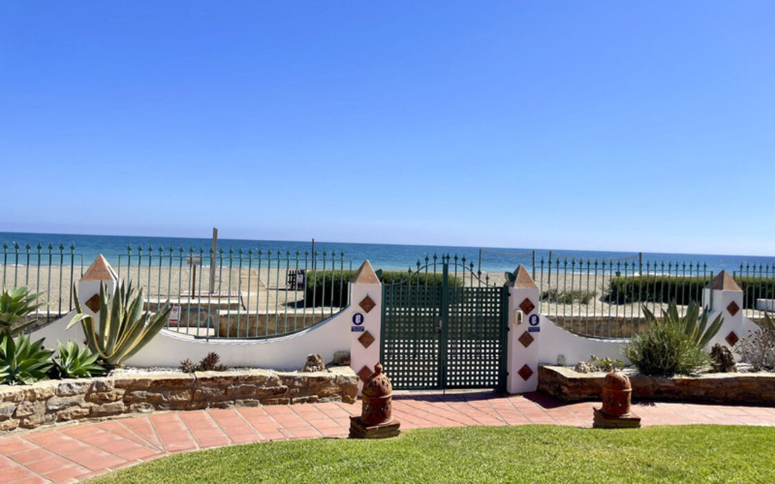 Таунхаус 146 кв.м у пляжа в Касаресе с террасой