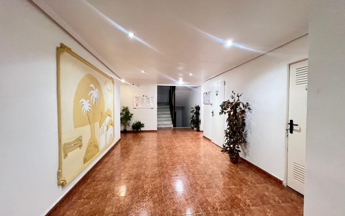 Апартаменты в Торревьехе 47 кв.м с террасой у моря