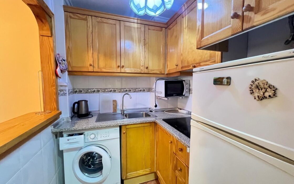 Апартаменты в Торревьехе 47 кв.м с террасой у моря