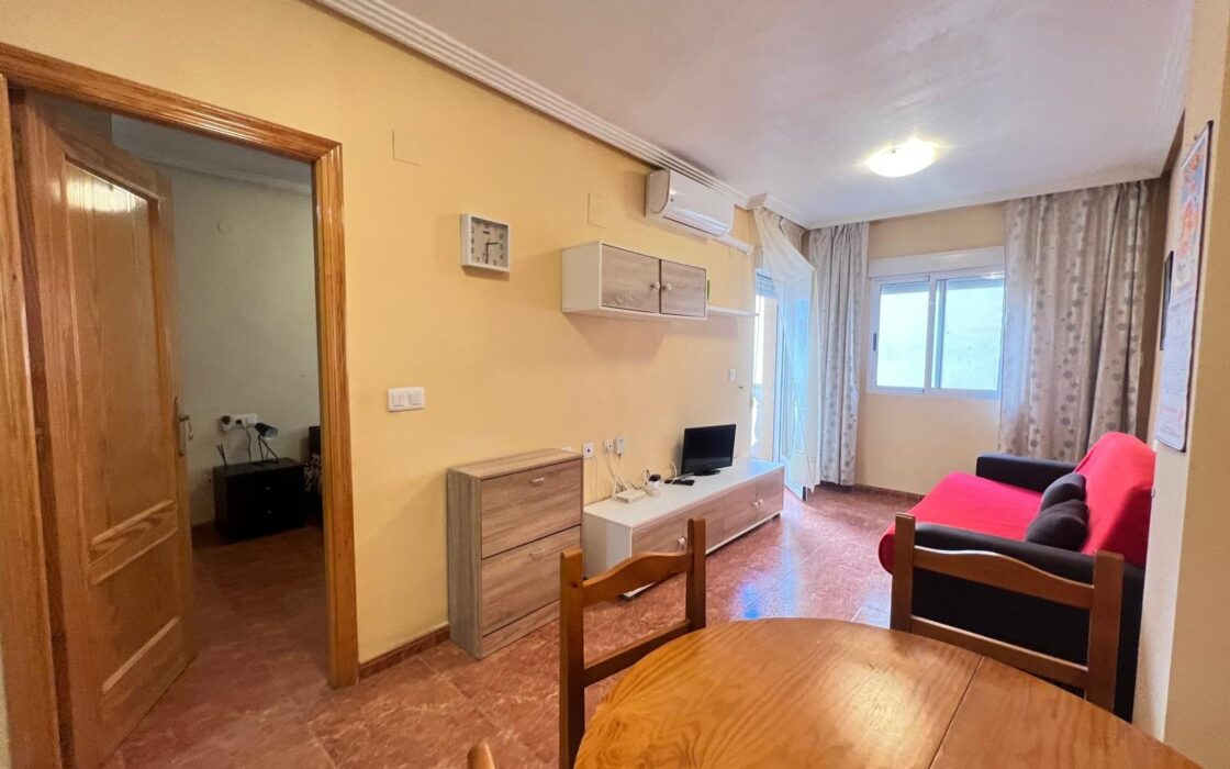 Апартаменты в Торревьехе 47 кв.м с террасой у моря