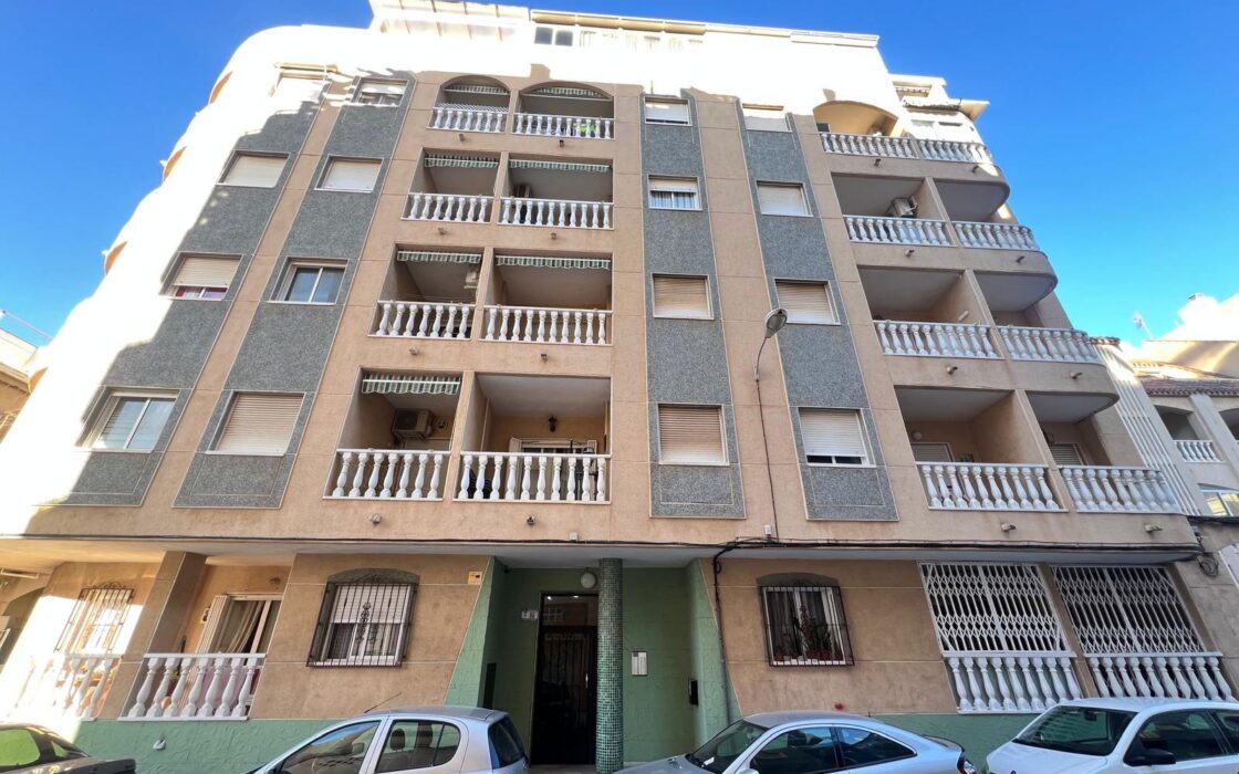 Апартаменты в Торревьехе 47 кв.м с террасой у моря