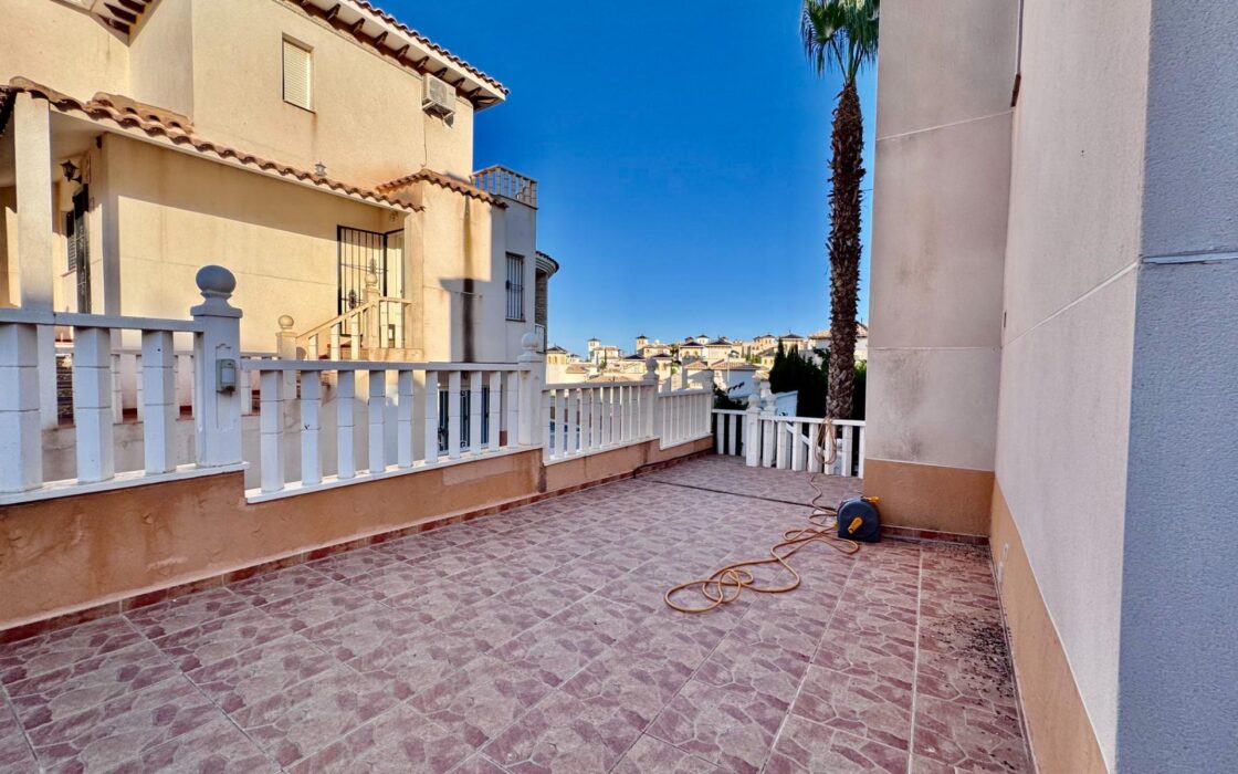 Вилла с бассейном в Коста-Ориуэла142 кв.м, 4 спальни