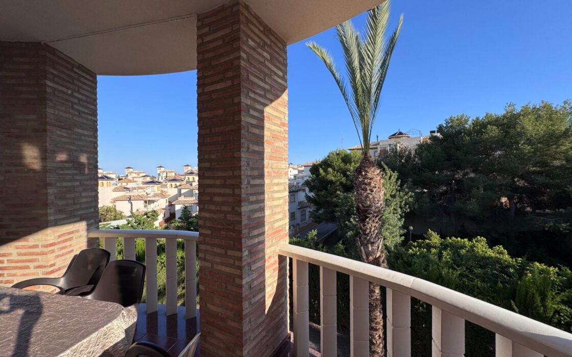 Вилла с бассейном в Коста-Ориуэла142 кв.м, 4 спальни