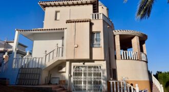 Вилла с бассейном в Коста-Ориуэла142 кв.м, 4 спальни