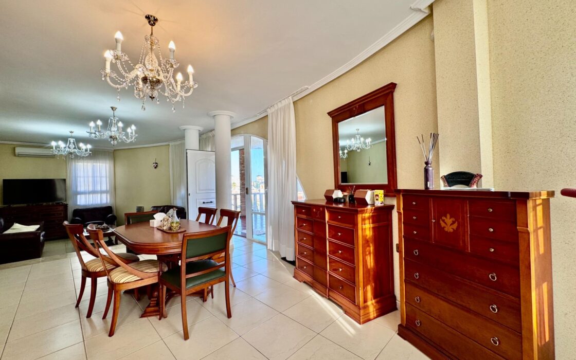 Вилла с бассейном в Коста-Ориуэла142 кв.м, 4 спальни