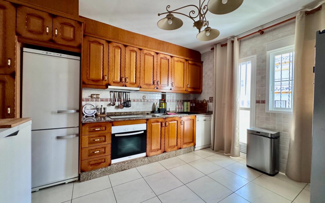 Вилла с бассейном в Коста-Ориуэла142 кв.м, 4 спальни