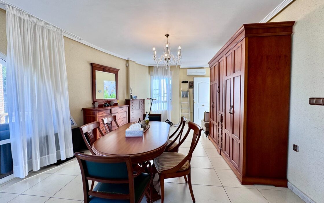 Вилла с бассейном в Коста-Ориуэла142 кв.м, 4 спальни