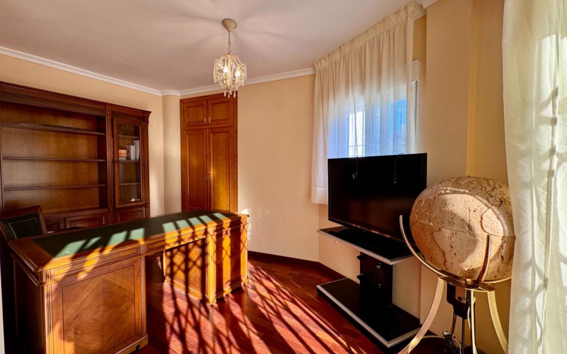 Вилла с бассейном в Коста-Ориуэла142 кв.м, 4 спальни