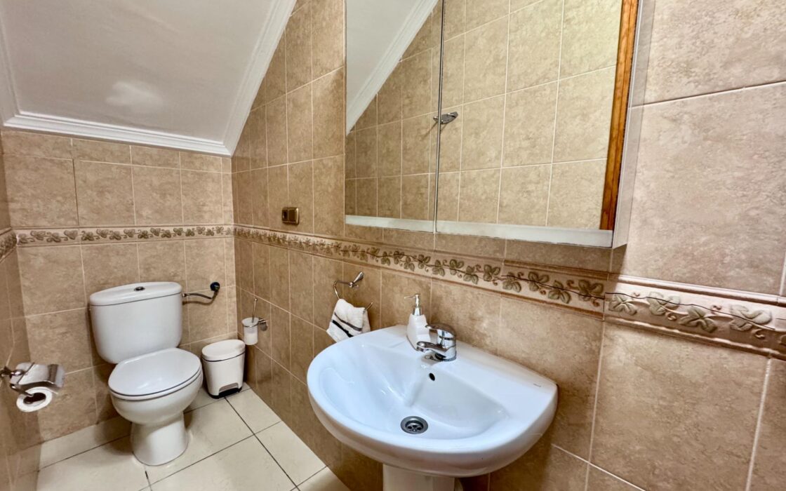 Вилла с бассейном в Коста-Ориуэла142 кв.м, 4 спальни