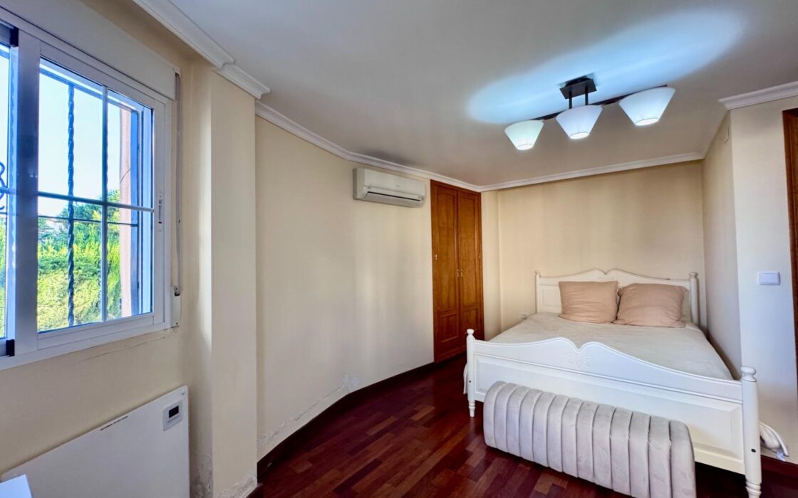 Вилла с бассейном в Коста-Ориуэла142 кв.м, 4 спальни